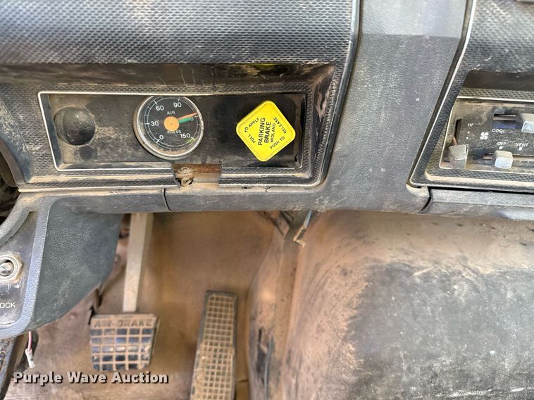 image for item EJ3090 1991 Ford F900 dump truck