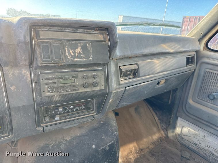 image for item EJ3090 1991 Ford F900 dump truck