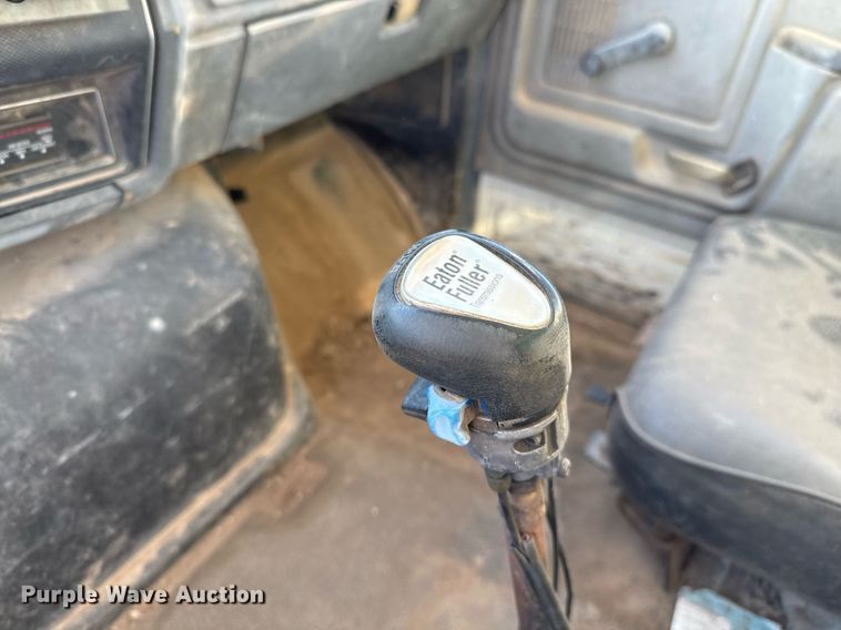 image for item EJ3090 1991 Ford F900 dump truck