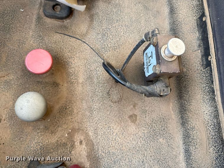 image for item EJ3090 1991 Ford F900 dump truck