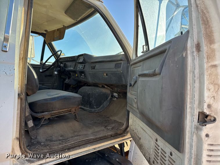 image for item EJ3090 1991 Ford F900 dump truck