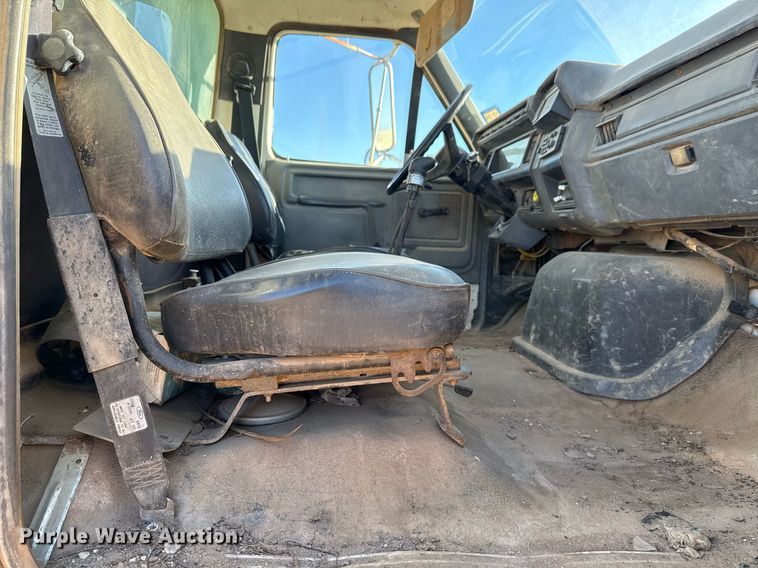 image for item EJ3090 1991 Ford F900 dump truck