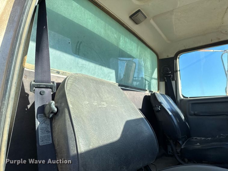 image for item EJ3090 1991 Ford F900 dump truck