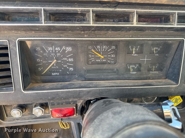 image for item EJ3090 1991 Ford F900 dump truck