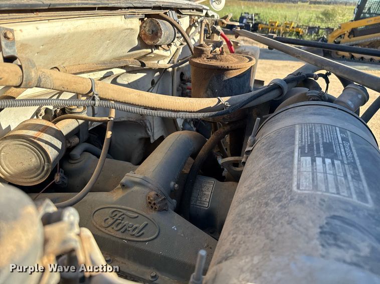 image for item EJ3090 1991 Ford F900 dump truck