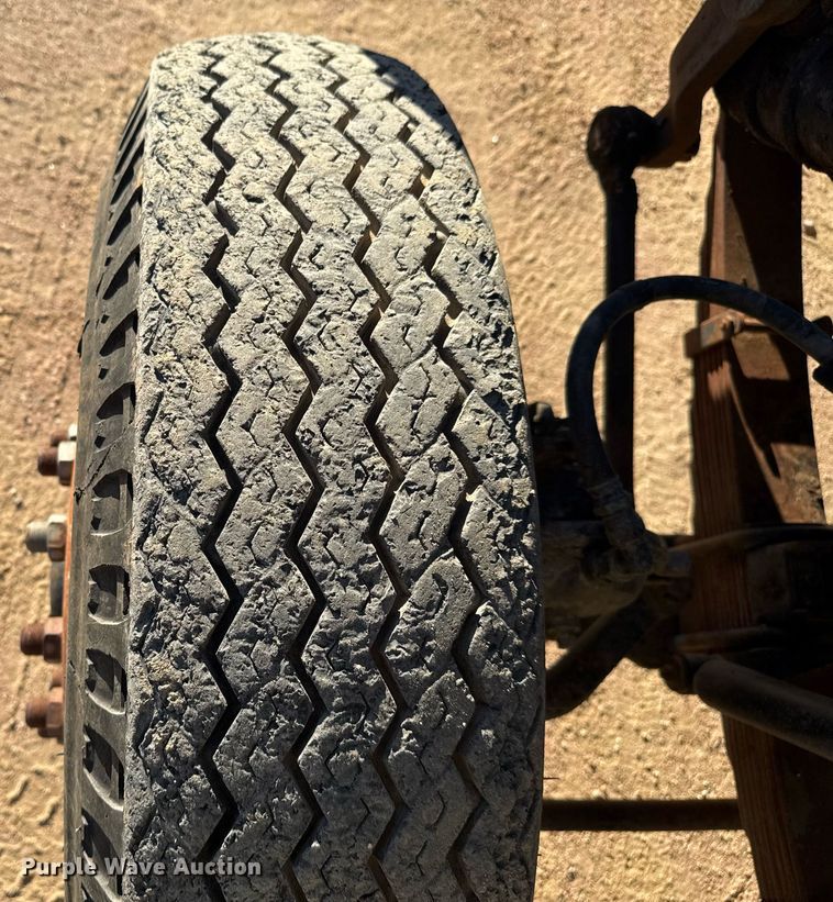 image for item EJ3090 1991 Ford F900 dump truck