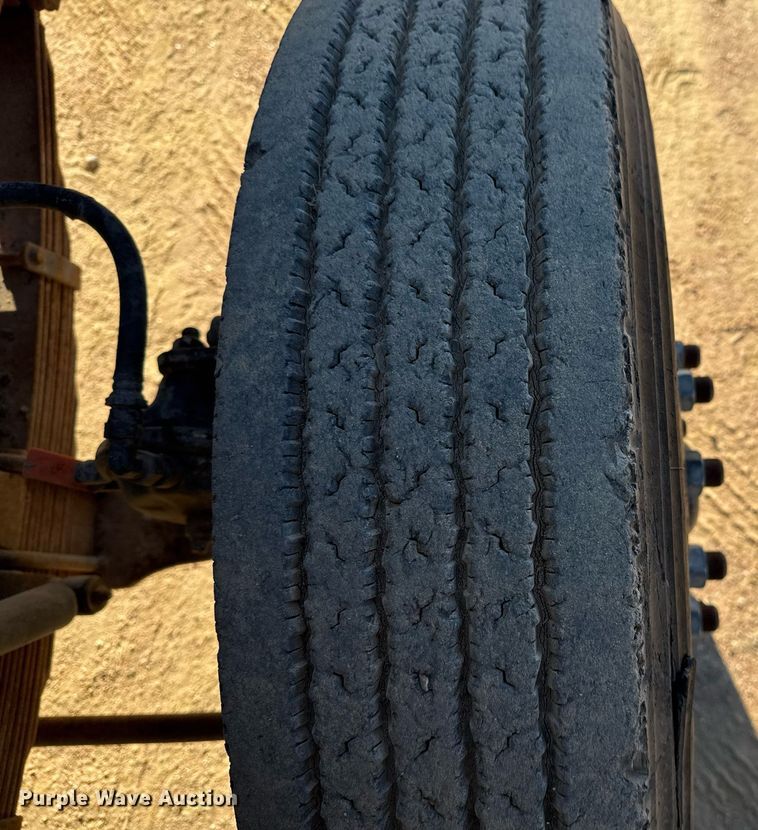 image for item EJ3090 1991 Ford F900 dump truck