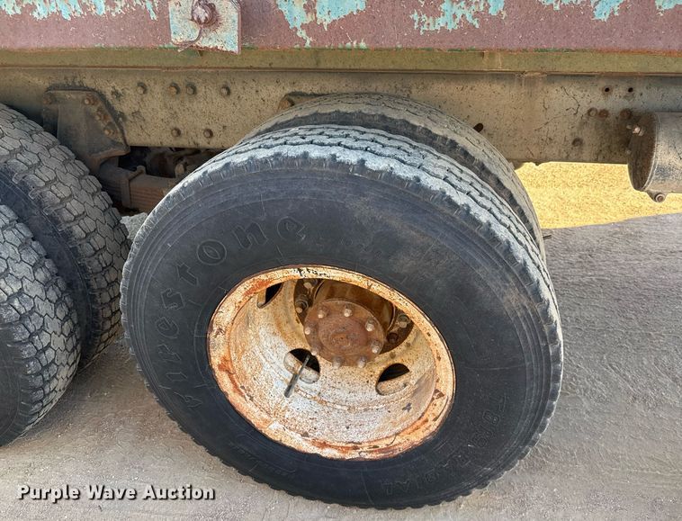 image for item EJ3090 1991 Ford F900 dump truck