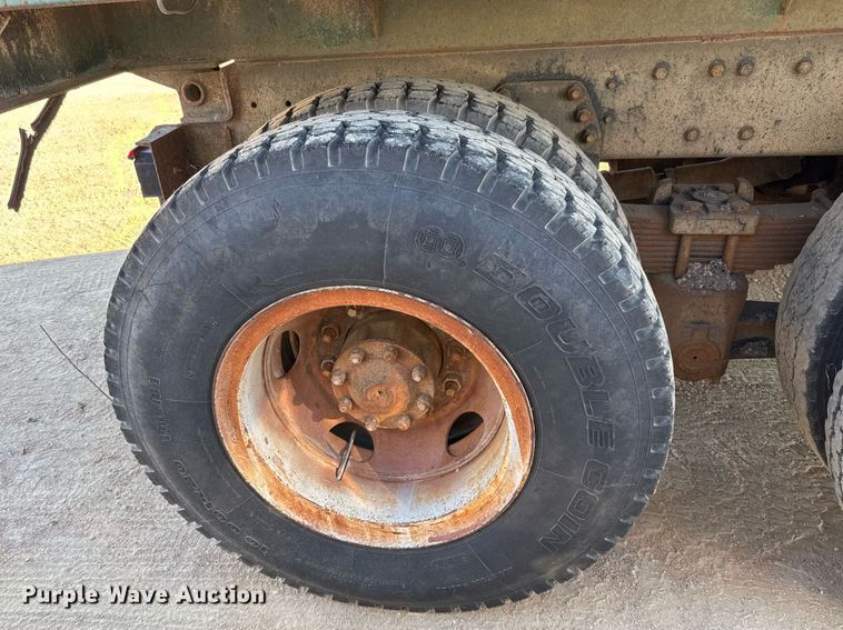 image for item EJ3090 1991 Ford F900 dump truck