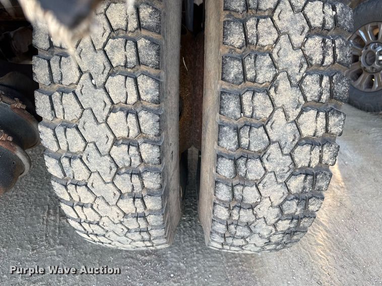 image for item EJ3090 1991 Ford F900 dump truck