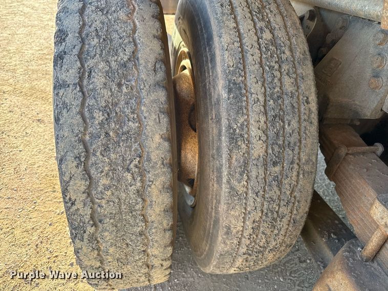 image for item EJ3090 1991 Ford F900 dump truck