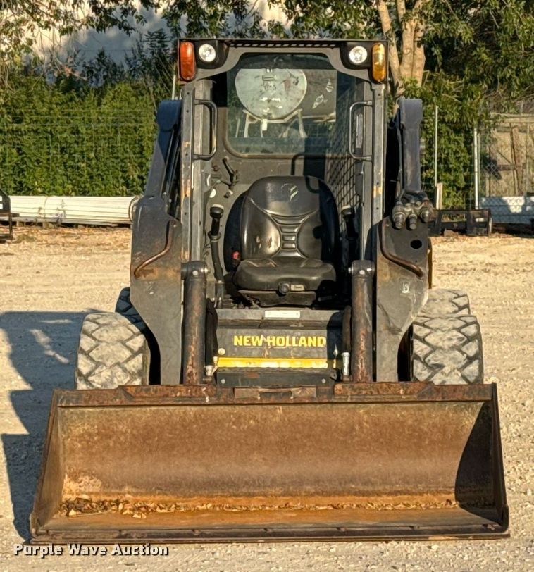 image for item EJ3092 2016 New Holland L228 skid steer loader