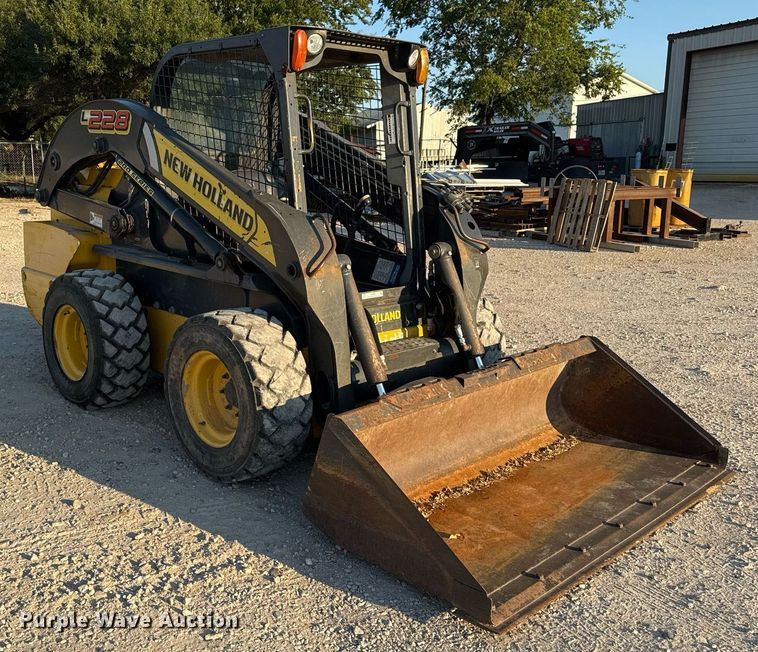 image for item EJ3092 2016 New Holland L228 skid steer loader