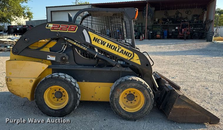 image for item EJ3092 2016 New Holland L228 skid steer loader