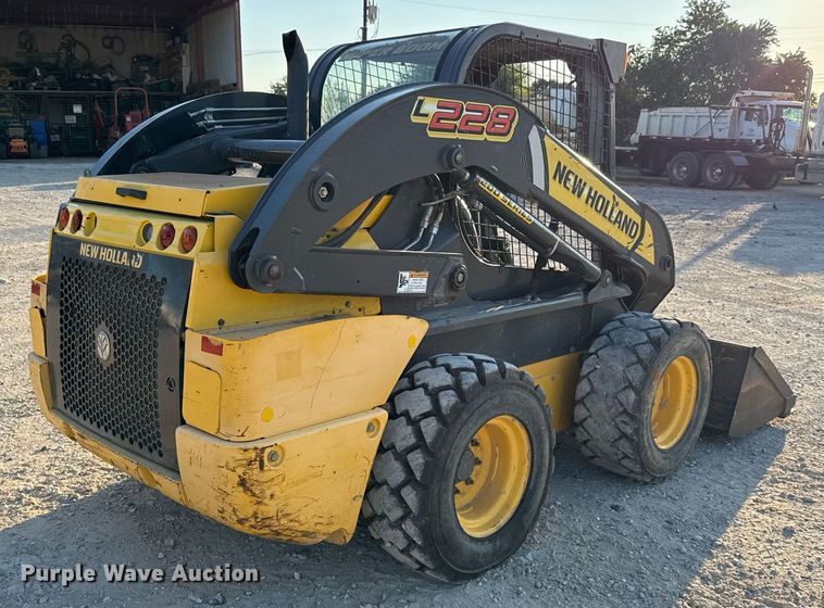 image for item EJ3092 2016 New Holland L228 skid steer loader