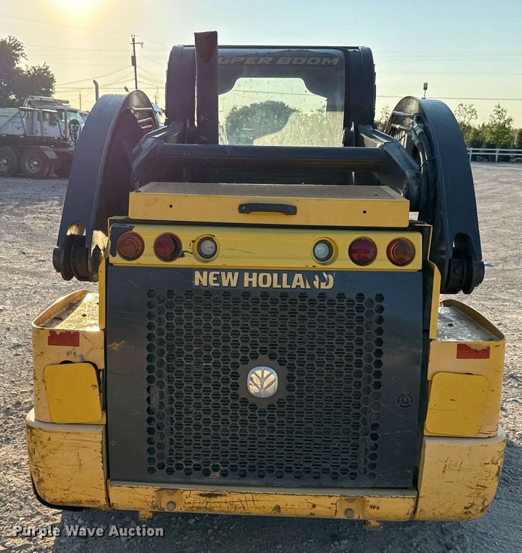image for item EJ3092 2016 New Holland L228 skid steer loader