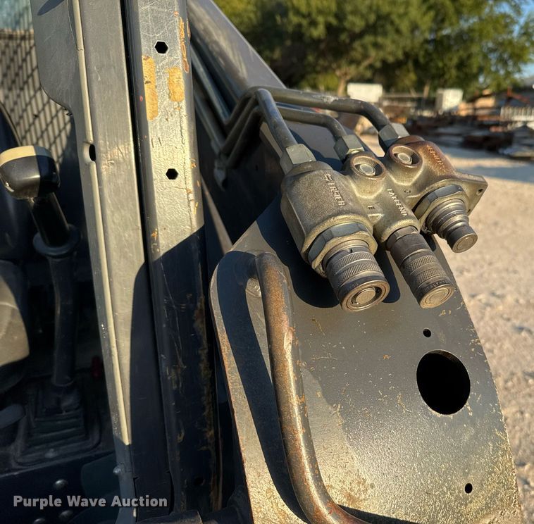 image for item EJ3092 2016 New Holland L228 skid steer loader