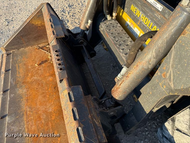 image for item EJ3092 2016 New Holland L228 skid steer loader