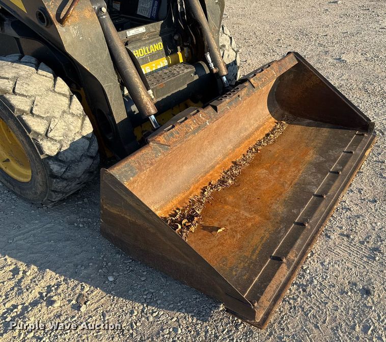 image for item EJ3092 2016 New Holland L228 skid steer loader