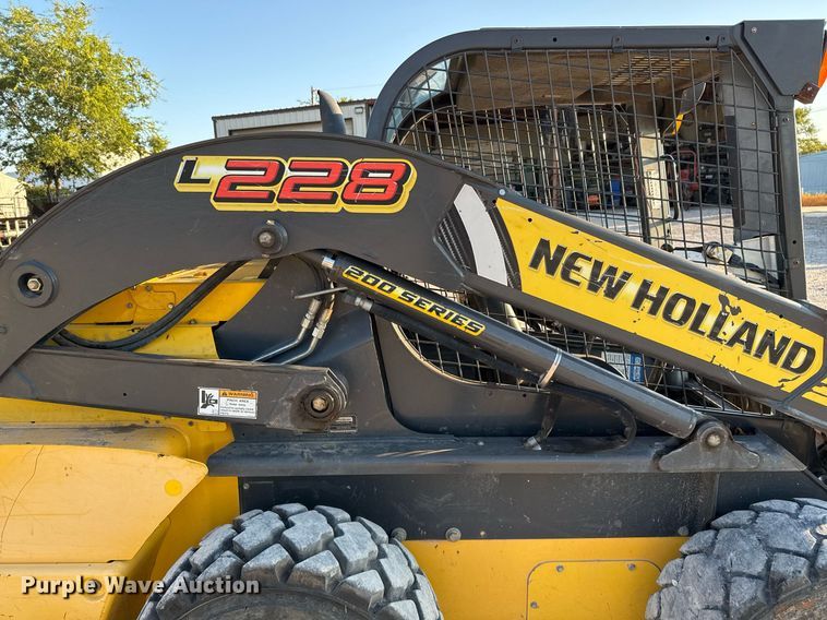 image for item EJ3092 2016 New Holland L228 skid steer loader