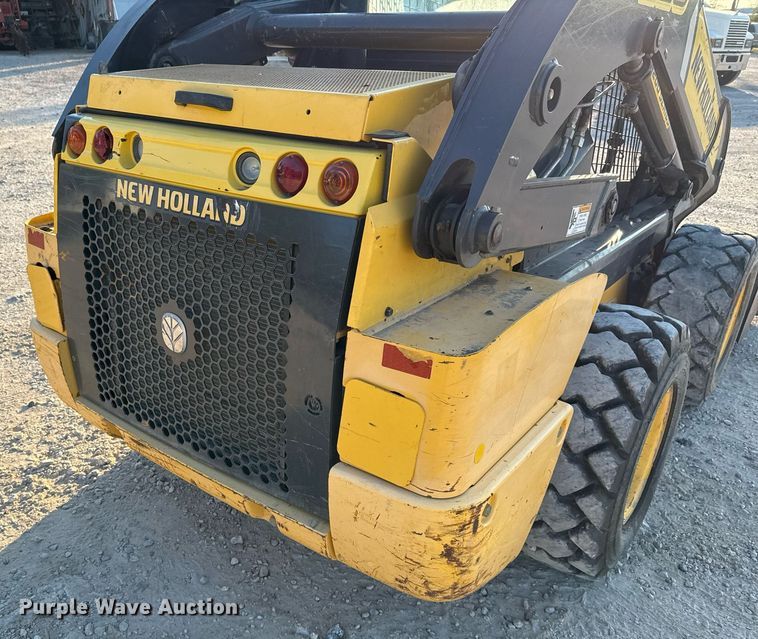 image for item EJ3092 2016 New Holland L228 skid steer loader