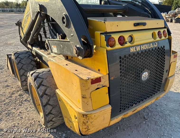 image for item EJ3092 2016 New Holland L228 skid steer loader