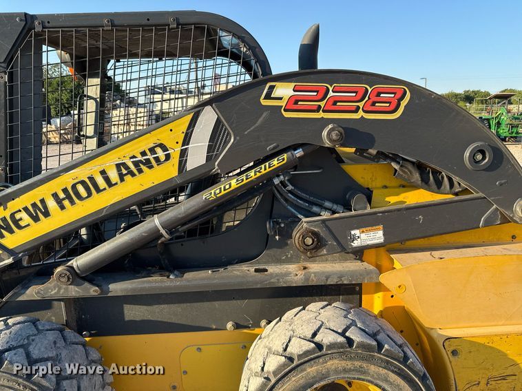 image for item EJ3092 2016 New Holland L228 skid steer loader