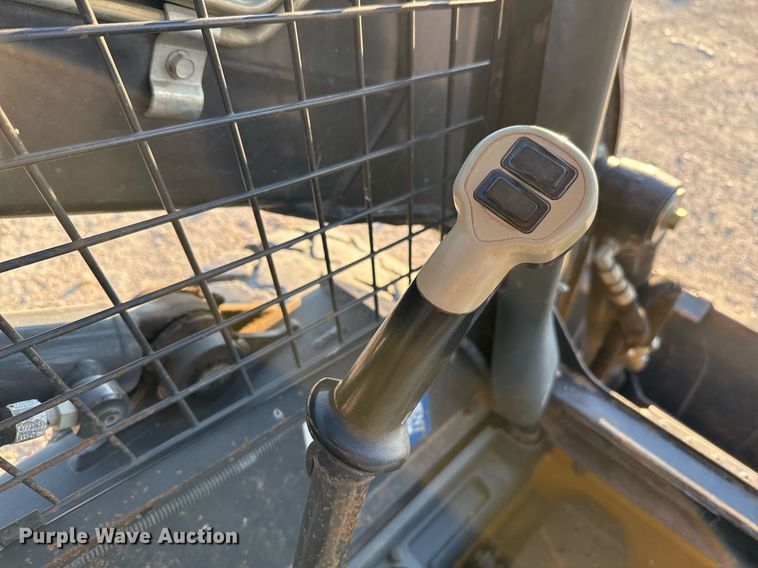 image for item EJ3092 2016 New Holland L228 skid steer loader