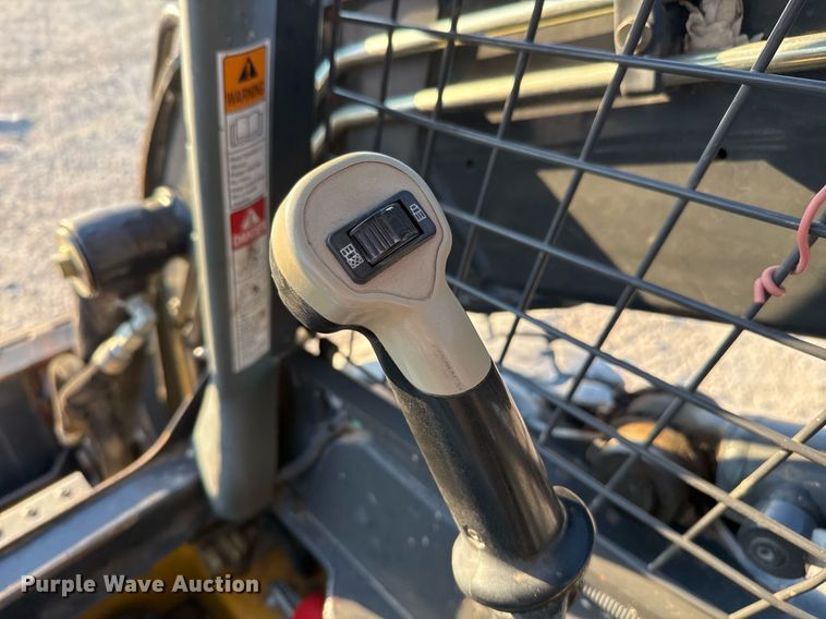 image for item EJ3092 2016 New Holland L228 skid steer loader