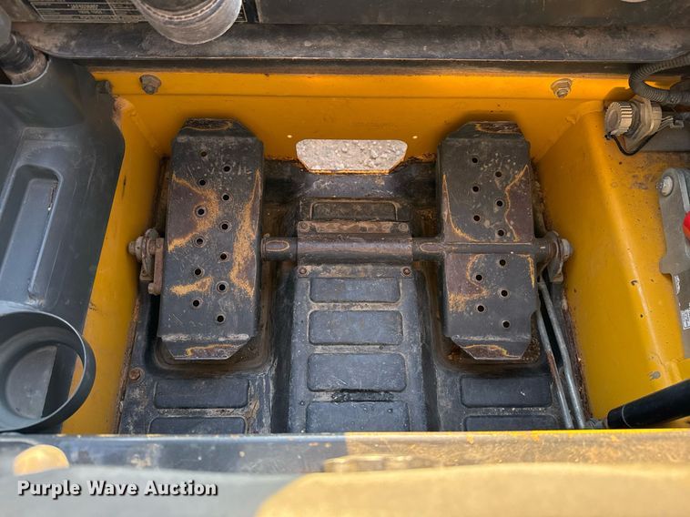 image for item EJ3092 2016 New Holland L228 skid steer loader