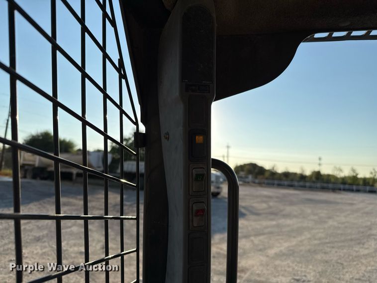 image for item EJ3092 2016 New Holland L228 skid steer loader