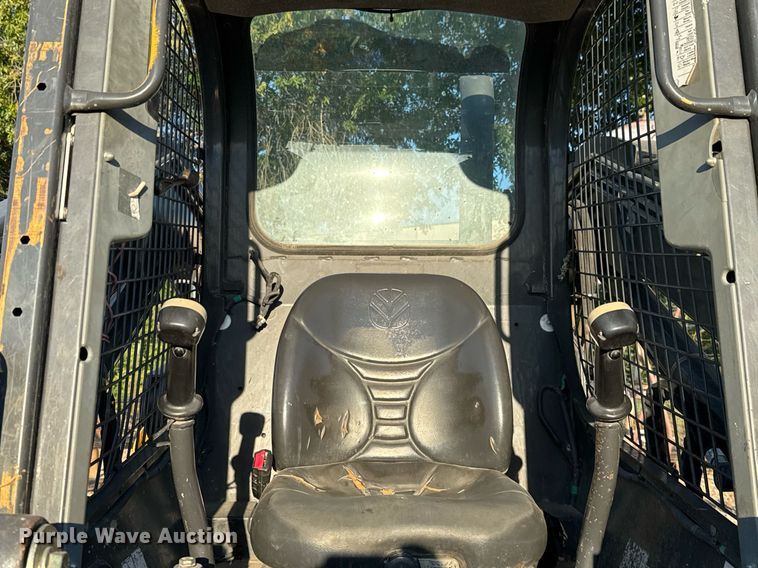 image for item EJ3092 2016 New Holland L228 skid steer loader