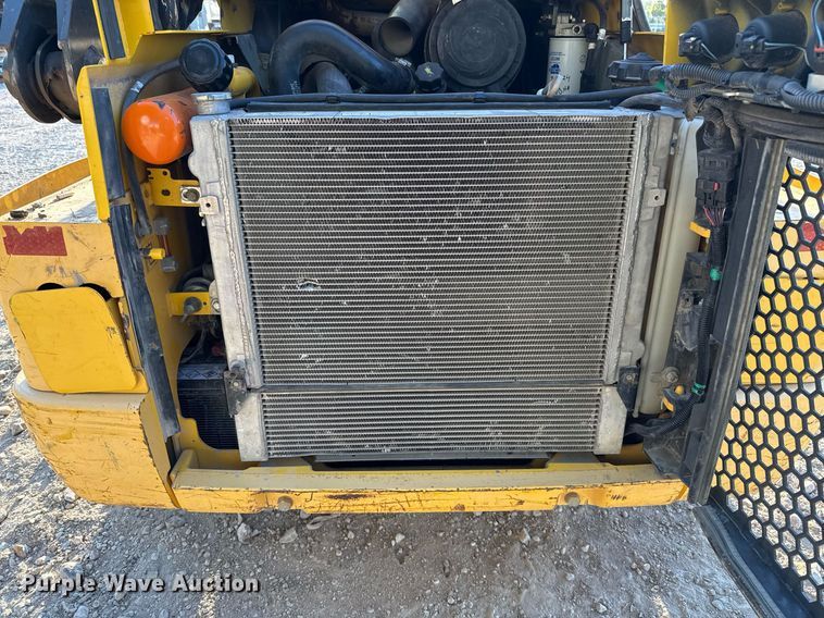 image for item EJ3092 2016 New Holland L228 skid steer loader