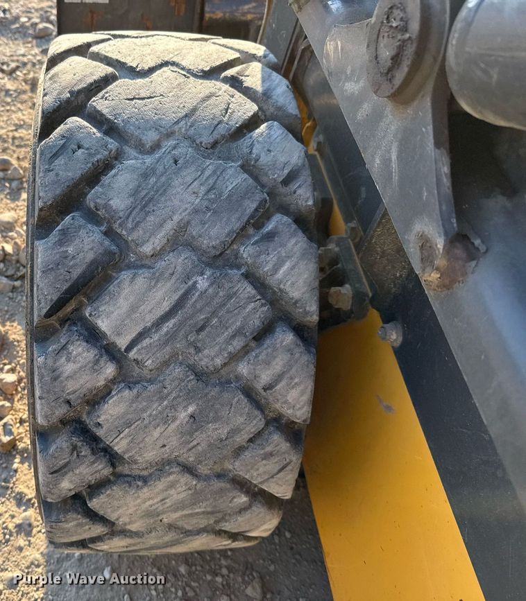 image for item EJ3092 2016 New Holland L228 skid steer loader