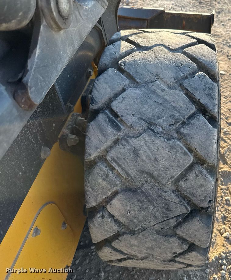 image for item EJ3092 2016 New Holland L228 skid steer loader