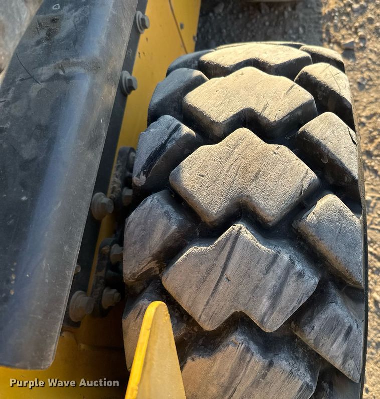 image for item EJ3092 2016 New Holland L228 skid steer loader