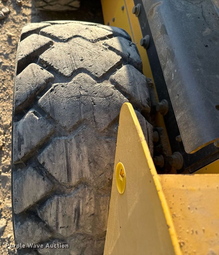 image for item EJ3092 2016 New Holland L228 skid steer loader