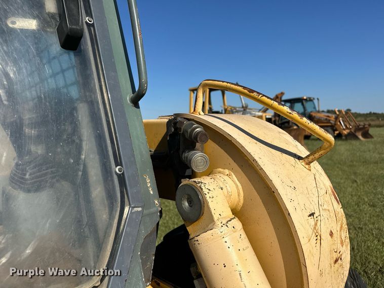 image for item EJ4858 2005 Gehl 7810 skid steer loader