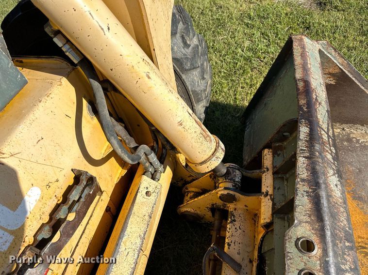 image for item EJ4858 2005 Gehl 7810 skid steer loader