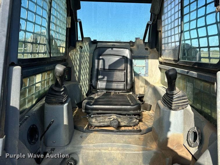 image for item EJ4858 2005 Gehl 7810 skid steer loader