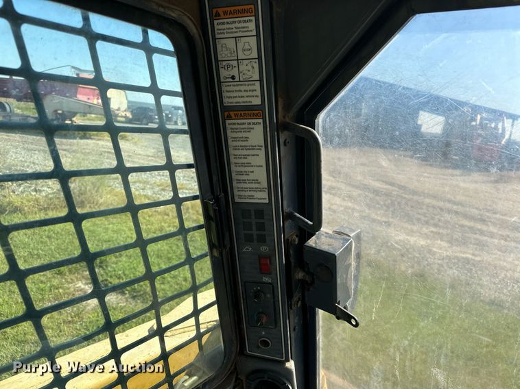 image for item EJ4858 2005 Gehl 7810 skid steer loader