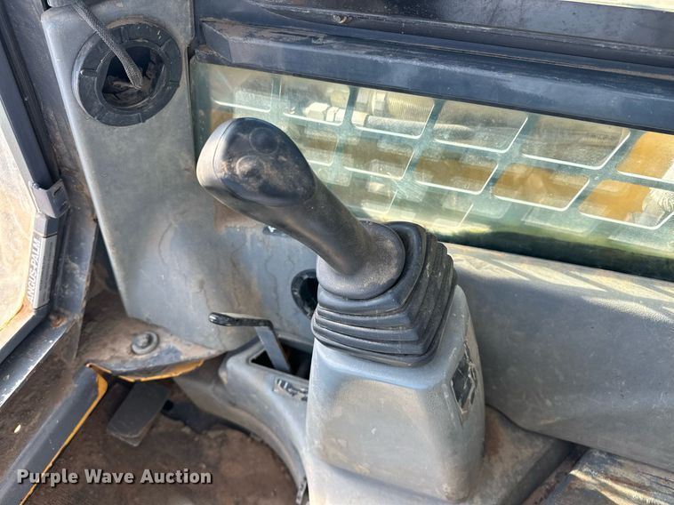 image for item EJ4858 2005 Gehl 7810 skid steer loader