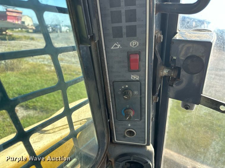 image for item EJ4858 2005 Gehl 7810 skid steer loader