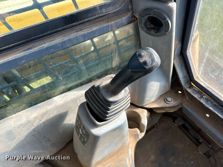 image for item EJ4858 2005 Gehl 7810 skid steer loader