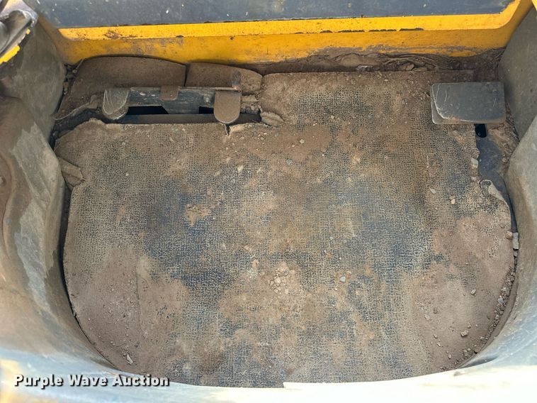 image for item EJ4858 2005 Gehl 7810 skid steer loader