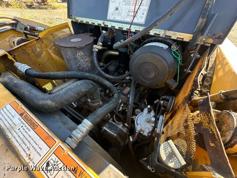 image for item EJ4858 2005 Gehl 7810 skid steer loader