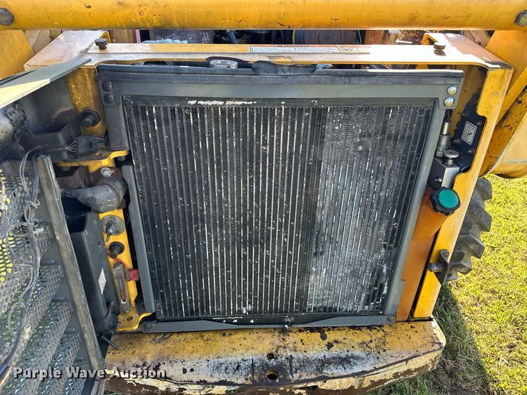 image for item EJ4858 2005 Gehl 7810 skid steer loader