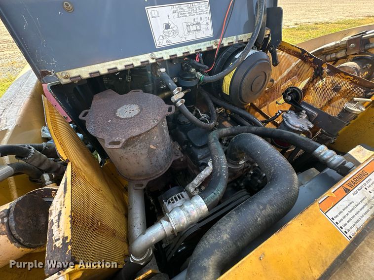 image for item EJ4858 2005 Gehl 7810 skid steer loader