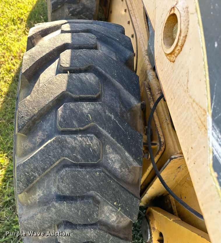 image for item EJ4858 2005 Gehl 7810 skid steer loader