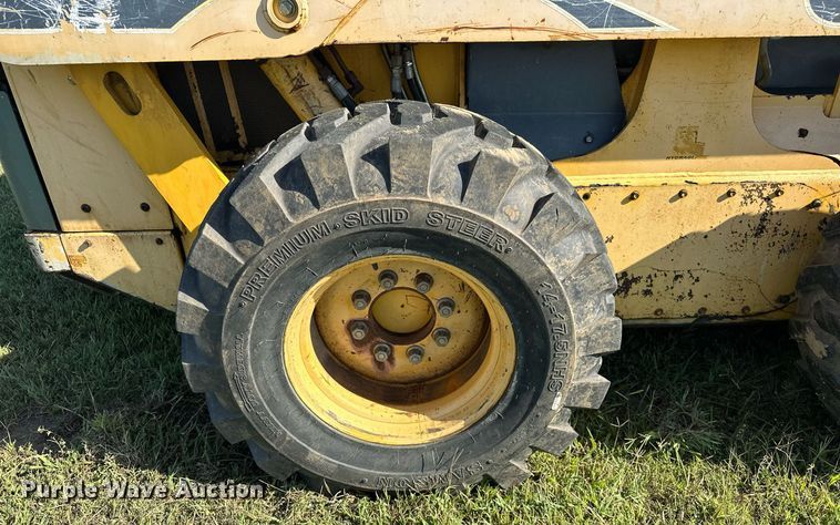 image for item EJ4858 2005 Gehl 7810 skid steer loader